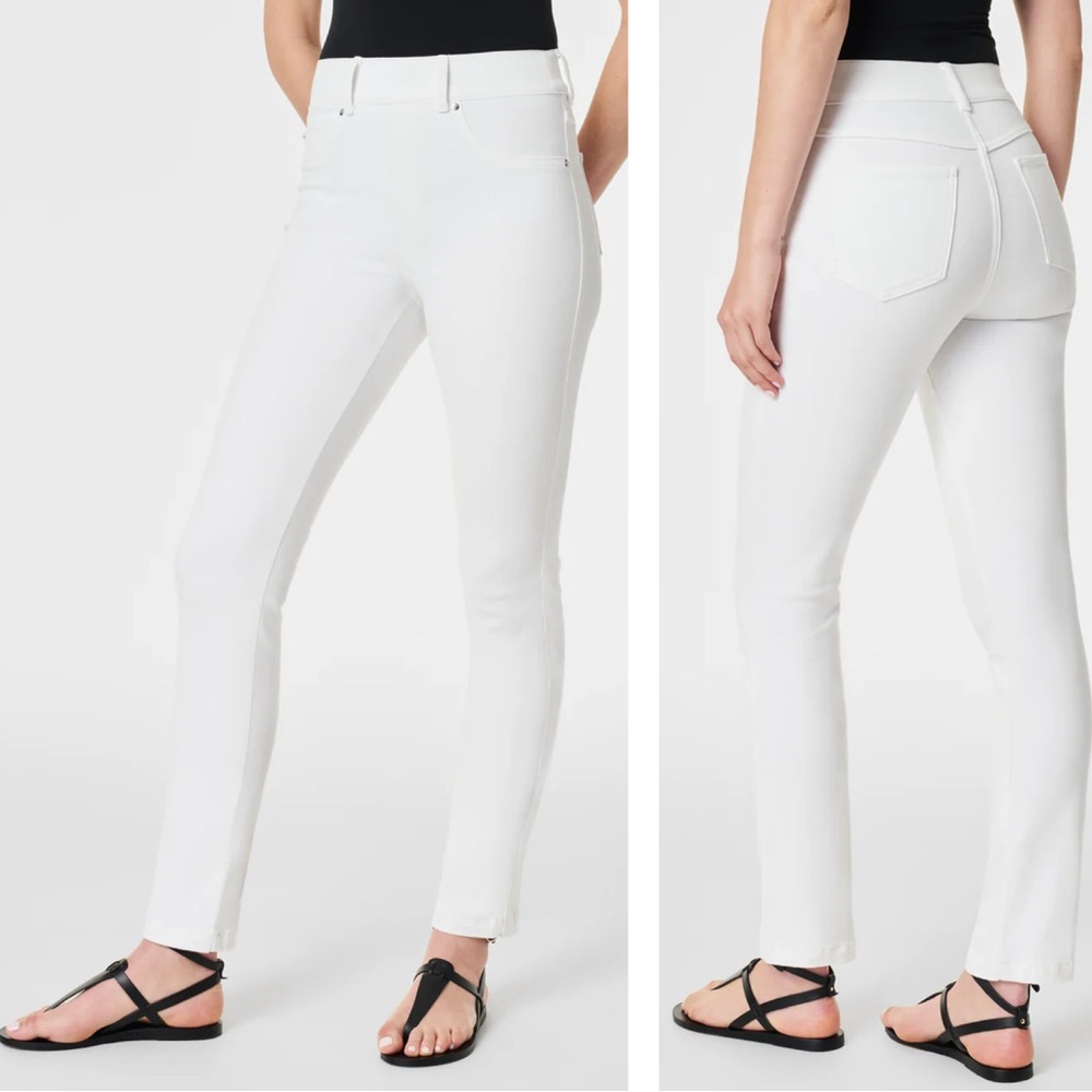 Spanx SPANXshape EveryWear 4-Way Stretch White Denim Straight Leg Jeans‎ Size M